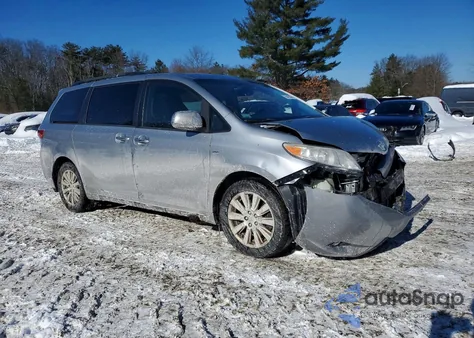 2017 Toyota Sienna Xle z USA, uszkodzony, nr VIN 5TDDZ3DC2HS160466